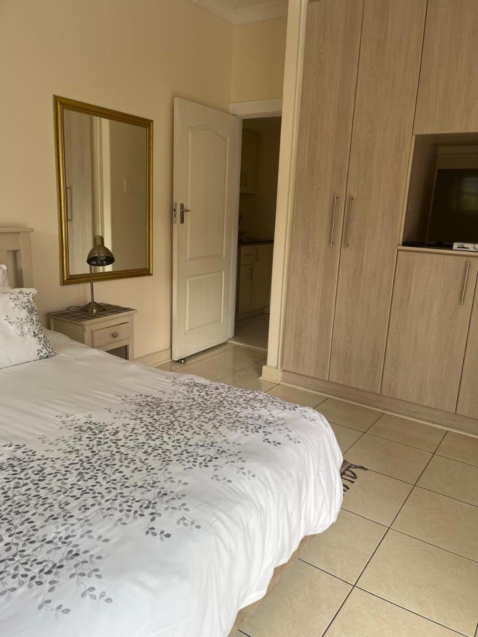 At Sta-Plus Guest House Port Elizabeth Exteriér fotografie