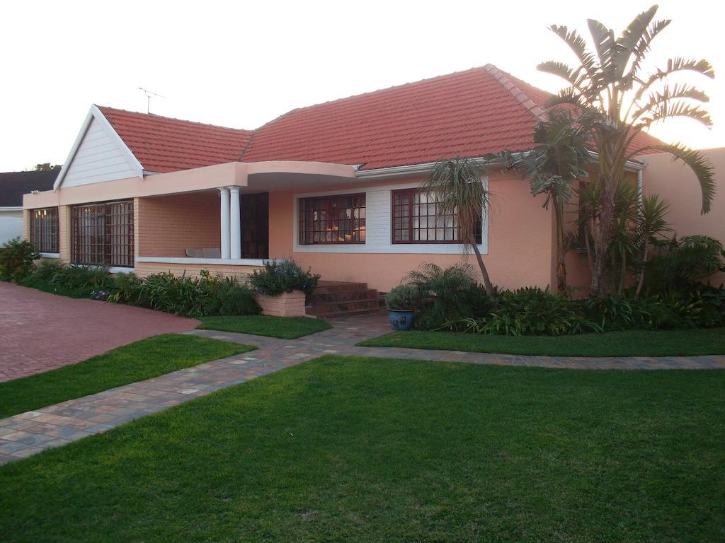 At Sta-Plus Guest House Port Elizabeth Exteriér fotografie